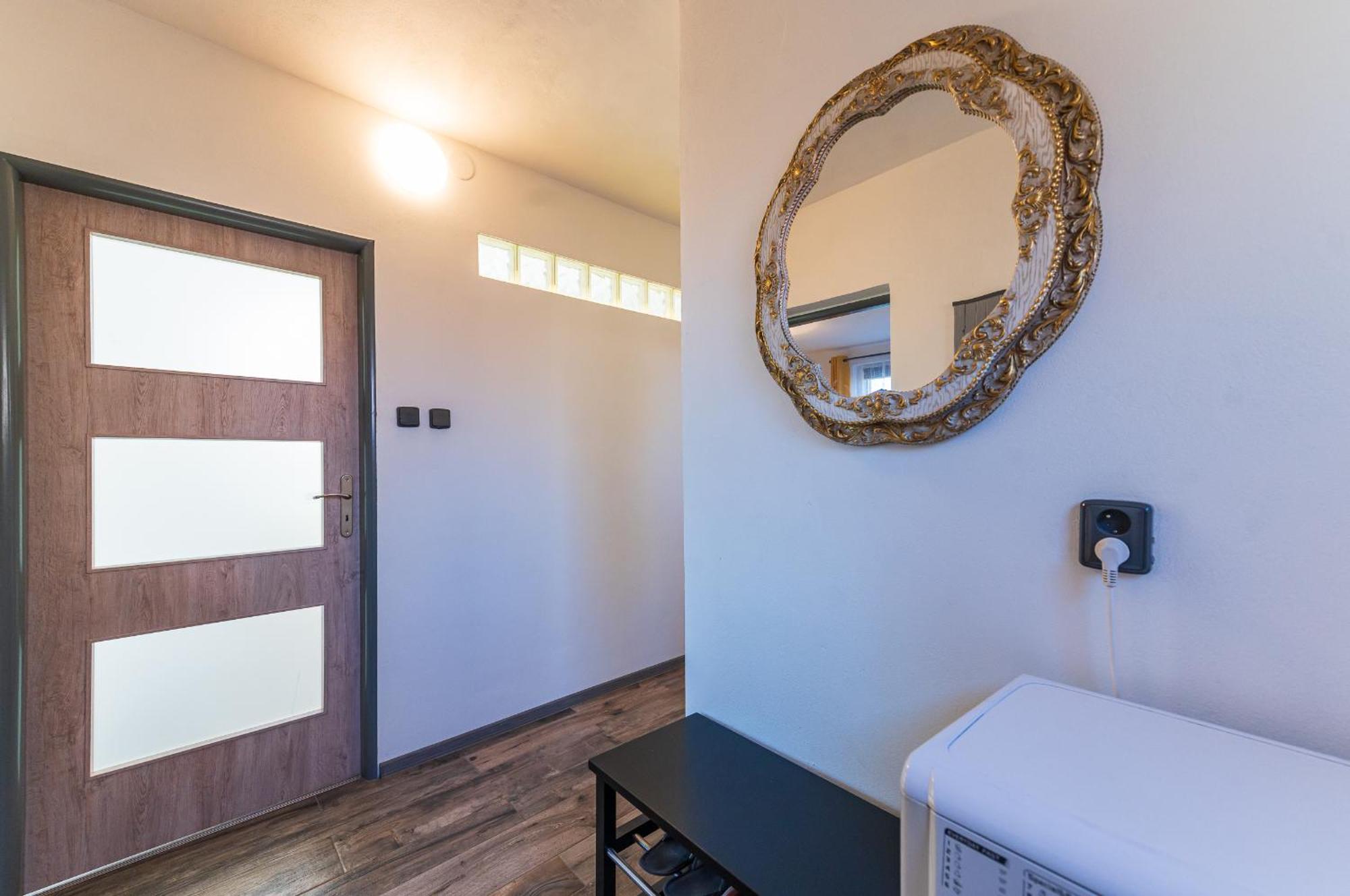 Ubytovani Na Samote - Apartman U Tesaru Komarice Ngoại thất bức ảnh