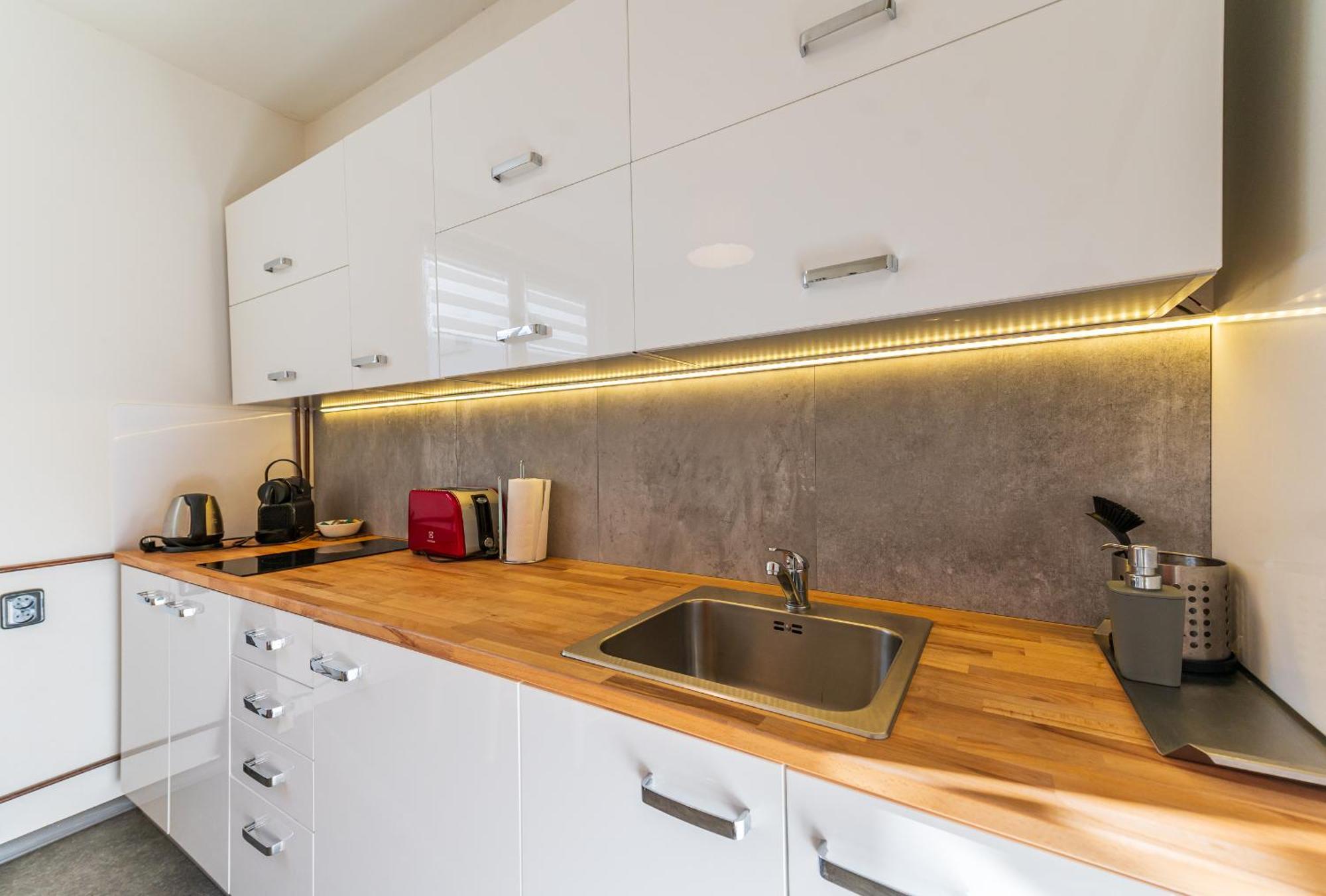 Ubytovani Na Samote - Apartman U Tesaru Komarice Ngoại thất bức ảnh