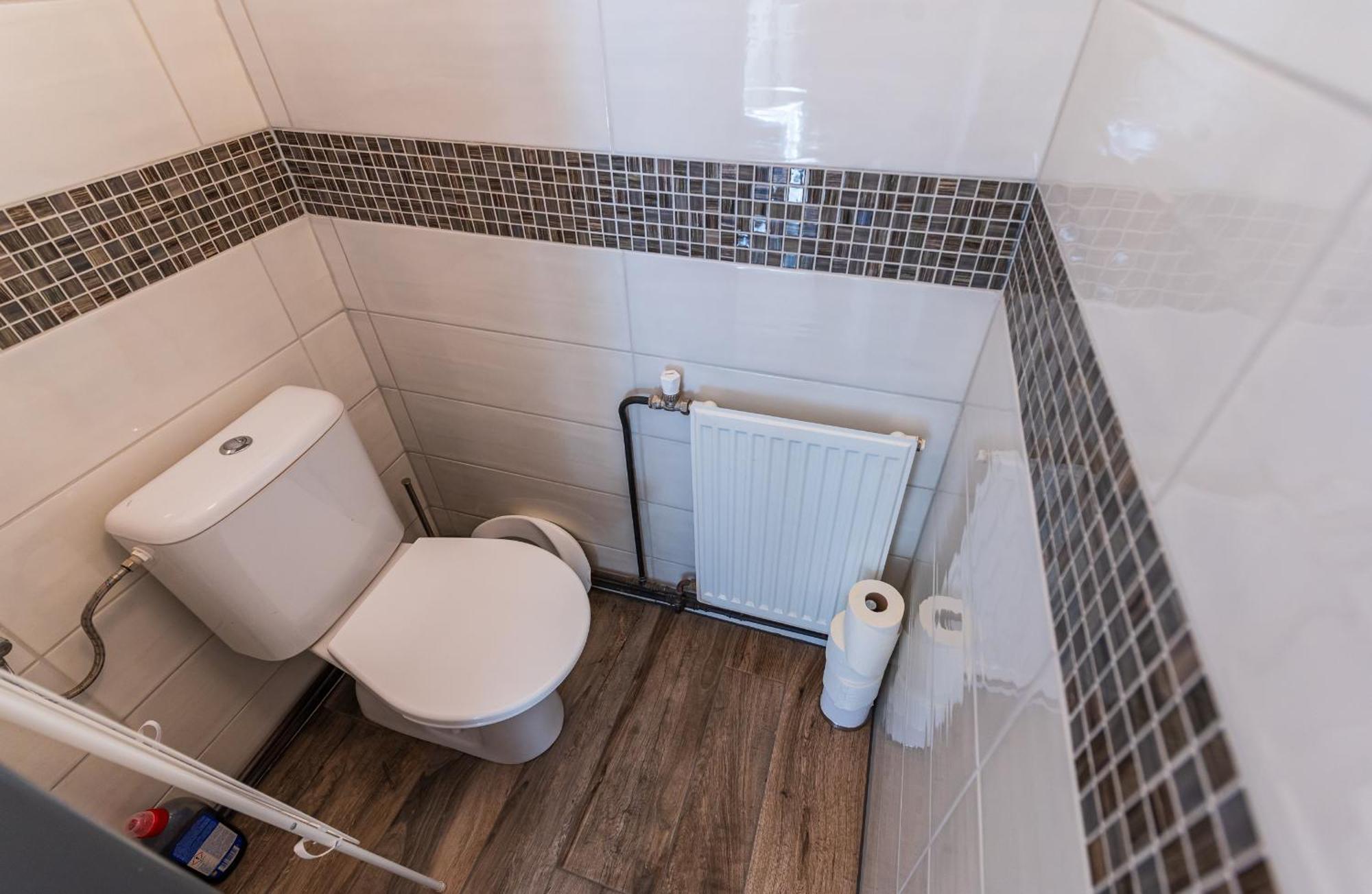 Ubytovani Na Samote - Apartman U Tesaru Komarice Ngoại thất bức ảnh