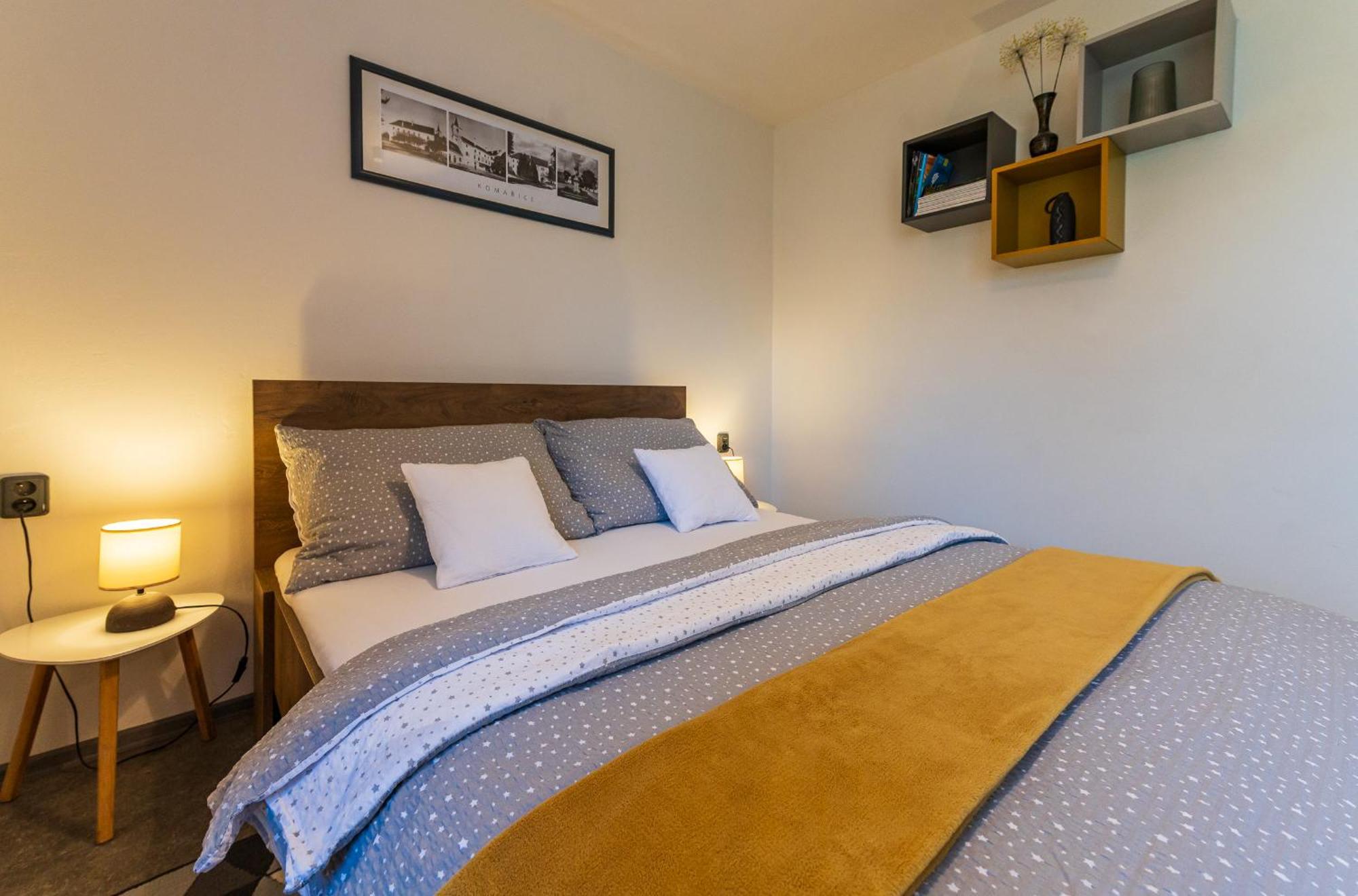Ubytovani Na Samote - Apartman U Tesaru Komarice Ngoại thất bức ảnh