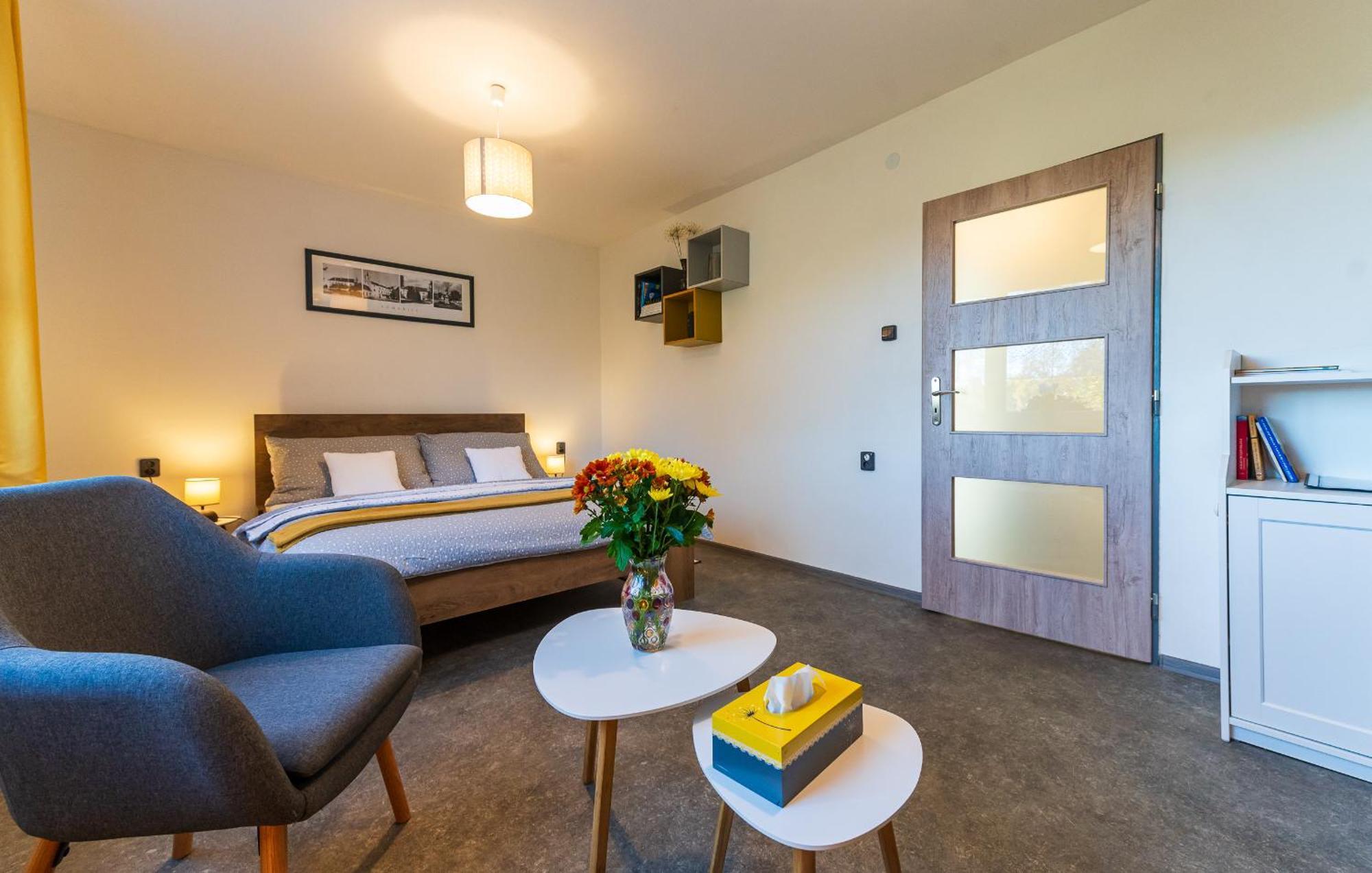 Ubytovani Na Samote - Apartman U Tesaru Komarice Ngoại thất bức ảnh